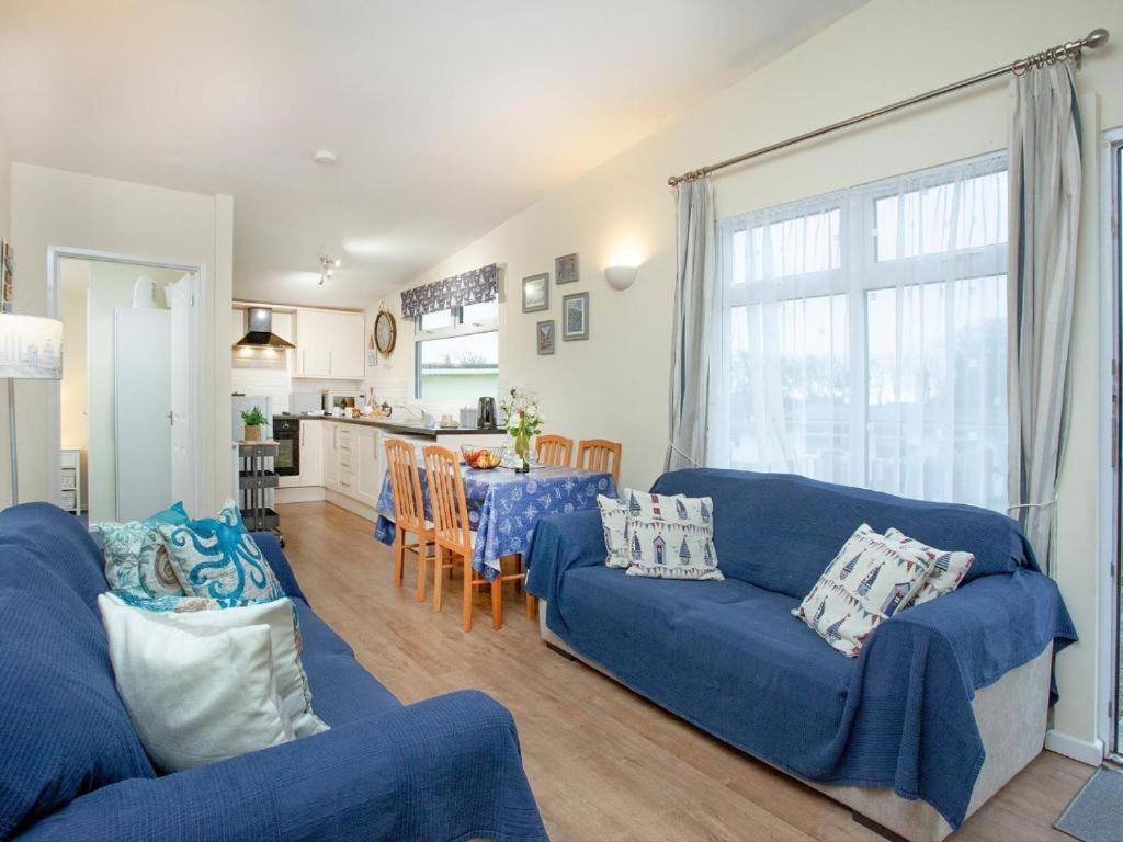 Sunnydaze-Detached Chalet With 2 Bedrooms And 2 Bathrooms And Private Parking Outside Door Dartmouth Eksteriør bilde