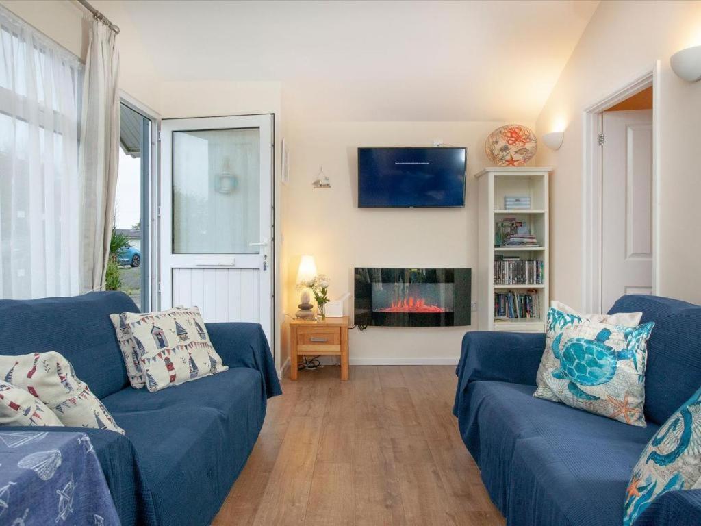 Sunnydaze-Detached Chalet With 2 Bedrooms And 2 Bathrooms And Private Parking Outside Door Dartmouth Eksteriør bilde