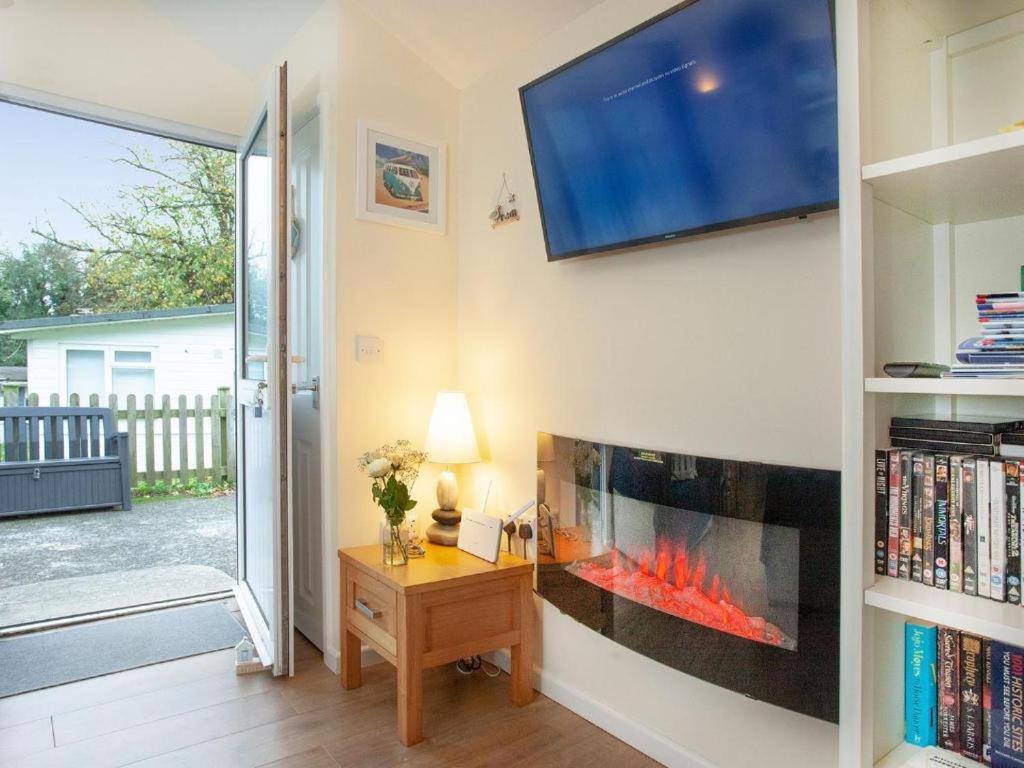 Sunnydaze-Detached Chalet With 2 Bedrooms And 2 Bathrooms And Private Parking Outside Door Dartmouth Eksteriør bilde