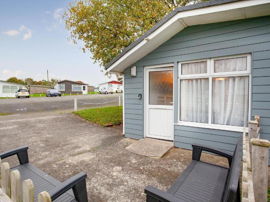 Sunnydaze-Detached Chalet With 2 Bedrooms And 2 Bathrooms And Private Parking Outside Door Dartmouth Eksteriør bilde