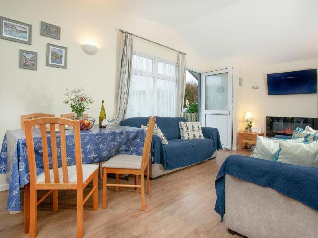 Sunnydaze-Detached Chalet With 2 Bedrooms And 2 Bathrooms And Private Parking Outside Door Dartmouth Eksteriør bilde